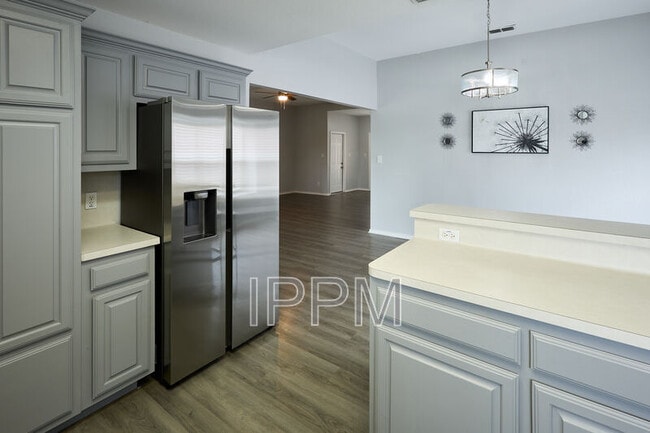 Building Photo - 1813 Lazy Lake Dr