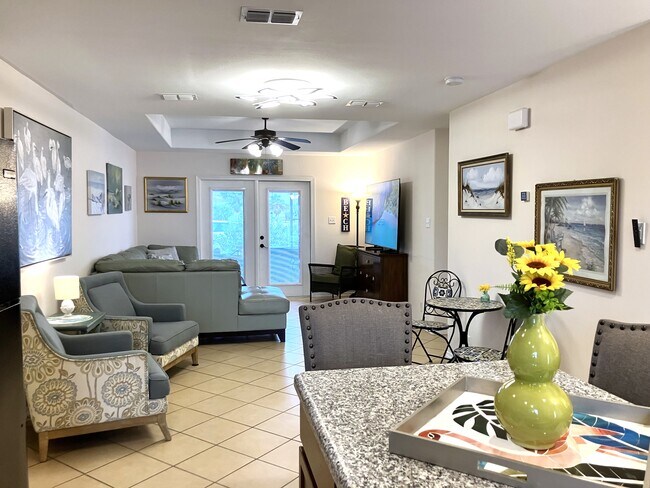 Building Photo - 2 S Bay Hill Dr