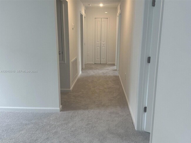 Building Photo - 5423 Meadow Walk Dr