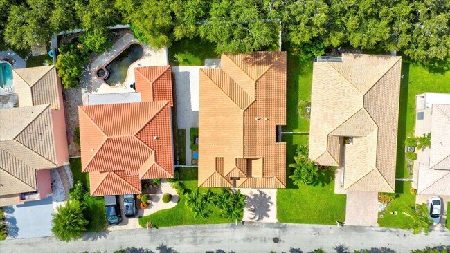 Building Photo - 10 Valencia Dr