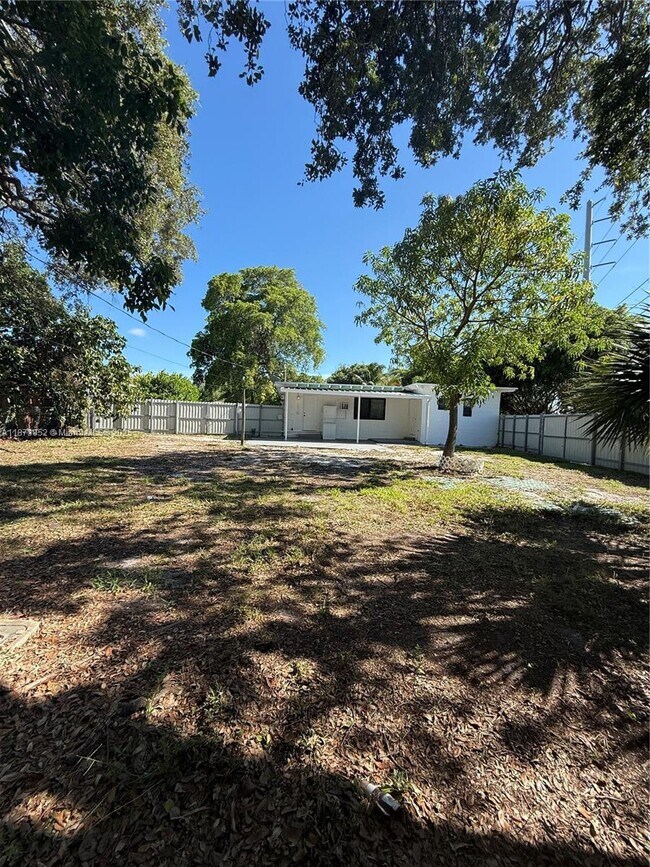 Building Photo - 1503 NE 128th St