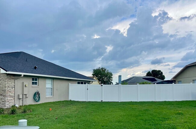 Building Photo - 2409 Sweetwater Blvd