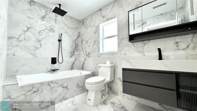 Building Photo - 3822 NE 171 St