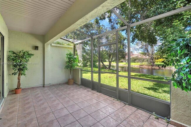 Building Photo - 3825 Estepona Ave