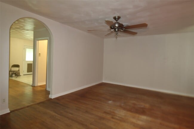 Building Photo - 1800 Richardson Ln