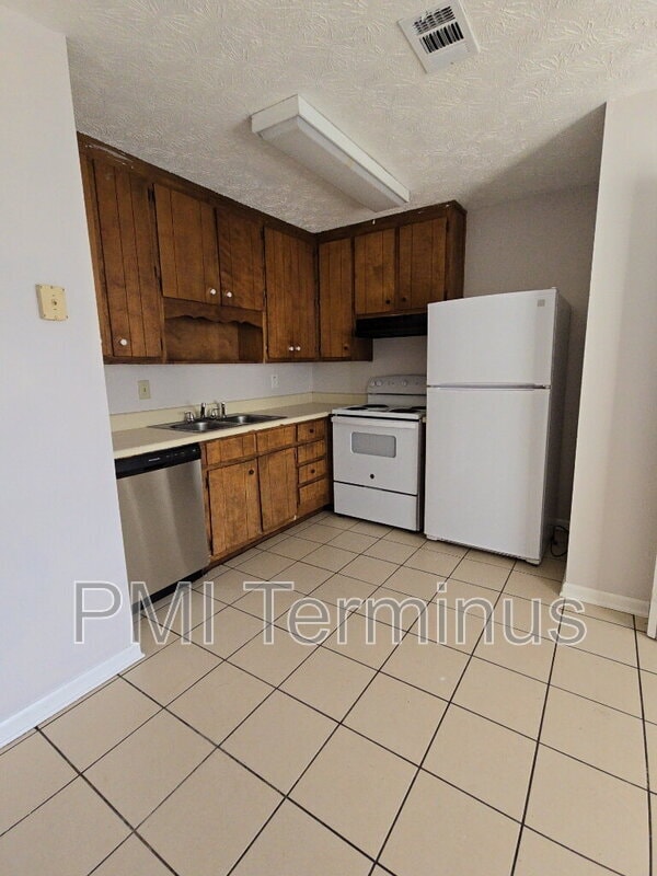 Building Photo - 5227 Ridge Forest Dr