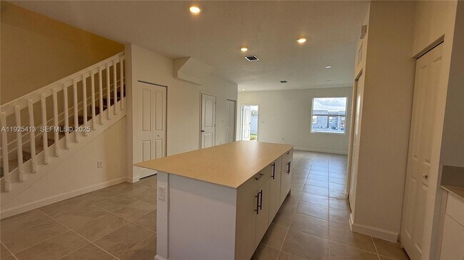 Building Photo - 1096 NW 2nd Ter