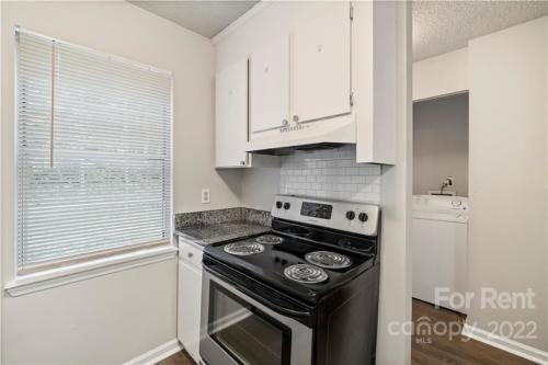 Building Photo - 3916 Briarhill Dr