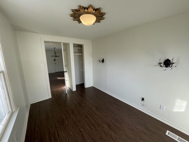 Building Photo - 2313 Dodson Ave