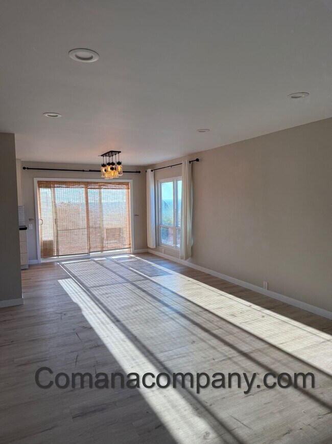 Building Photo - Gorgeous 5BR/3BA 2story home w SOLAR, view...