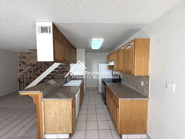 Building Photo - Charming 2 bedroom 1 bathroom Apartment!