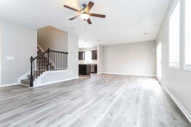 Building Photo - 2427 Oakleaf Cir