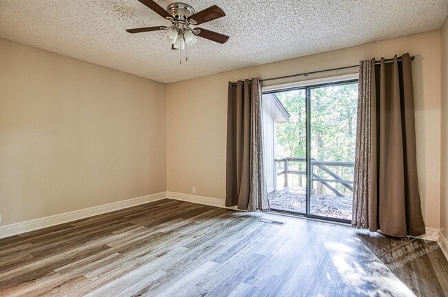 Building Photo - West Gate Area | LaCoruna Courts| Townhome | Unfurnished