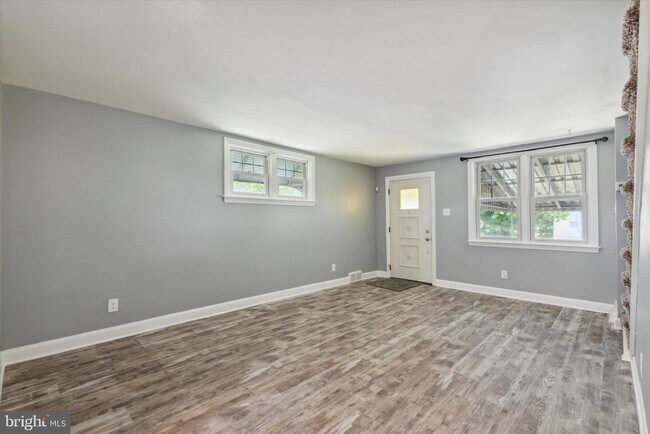 Building Photo - 330 Rively Ave