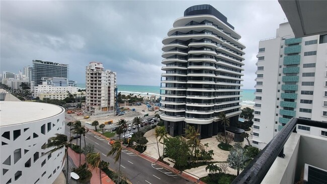 Building Photo - 3200 Collins Ave