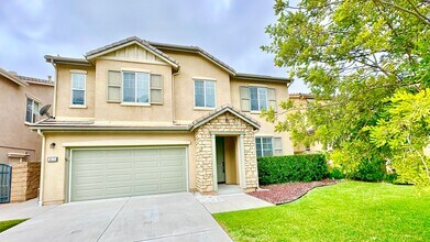 Building Photo - Beautifully Updated Two-Story Home in Lake...