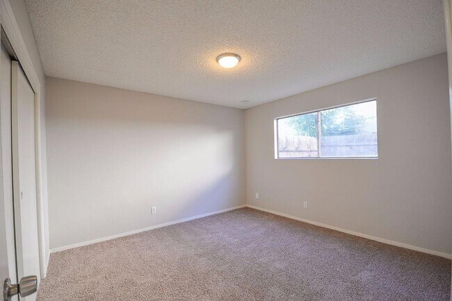 Building Photo - 4233 N Bengston Ave