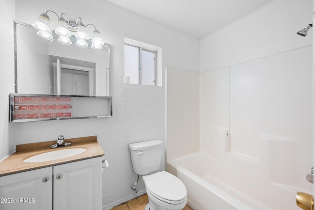 Building Photo - 1815 N Spring