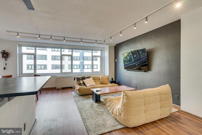 Building Photo - 1545 18th St NW