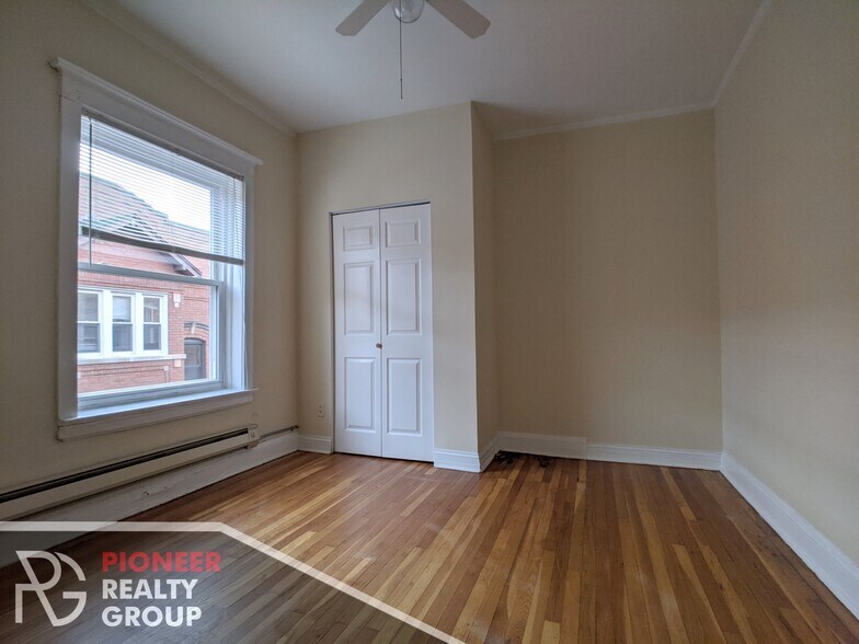 Building Photo - 4433 N Wolcott Ave