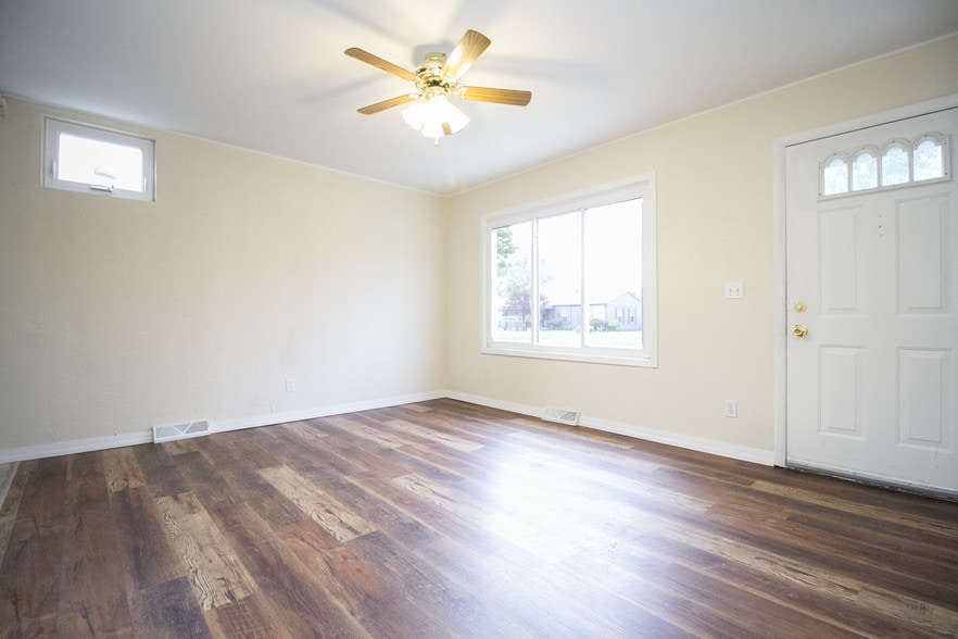 Building Photo - 622 Whitlock Ave