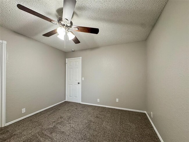 Building Photo - 2108 Shorewood Ln