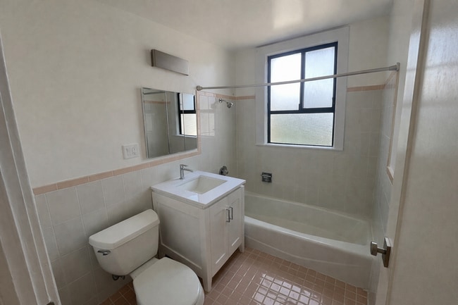 Building Photo - 305 23rd Ave