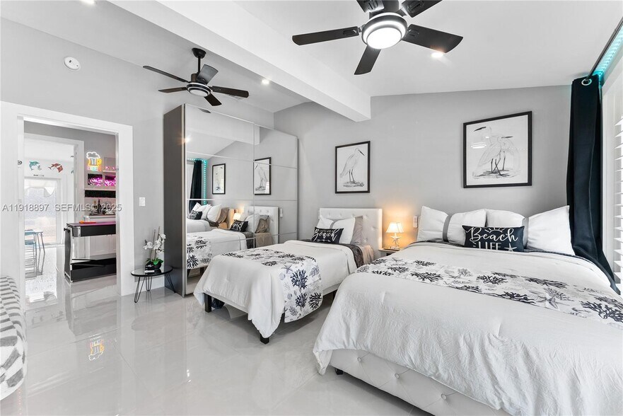 Building Photo - 2620 NE 15th St