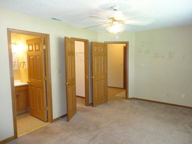 Building Photo - 249 Creekstone Court