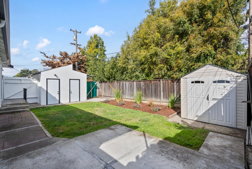 Building Photo - 3439 Payne Ave