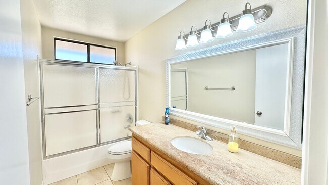 Building Photo - Wonderful Single Story Ranch Style Home on...