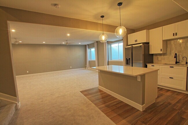 Building Photo - Luxury 5 bed for Rent in Blacktail at The ...
