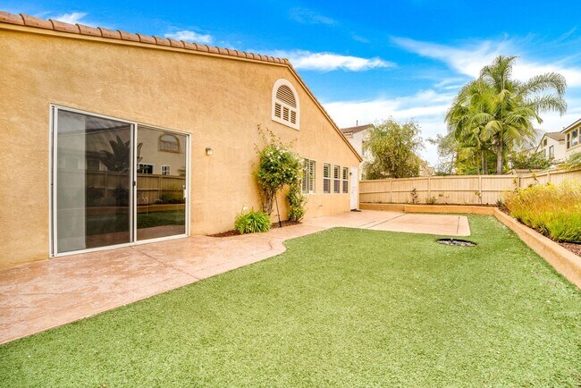 Building Photo - Beautiful & Spacious Single Level Eastlake...