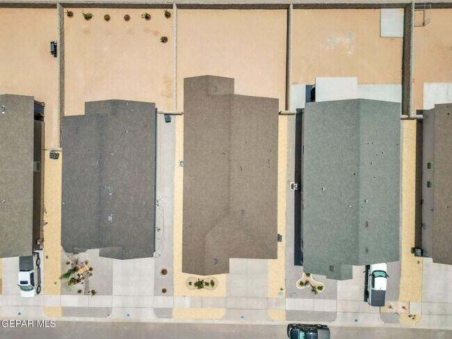 Building Photo - 1644 Folkstone St