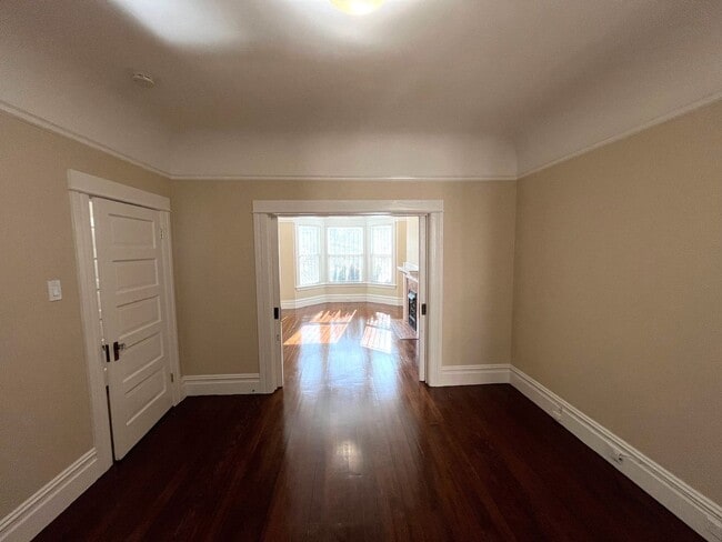 Building Photo - PM0309