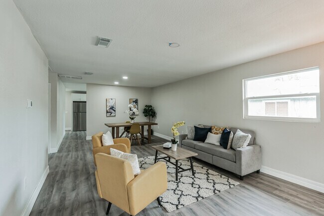 Building Photo - 224 Singleton Ave