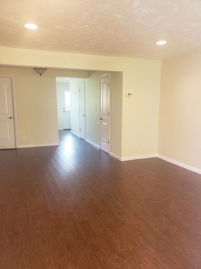 Building Photo - Cute 2 bedroom 1.5 bath Condo in Ashland!!