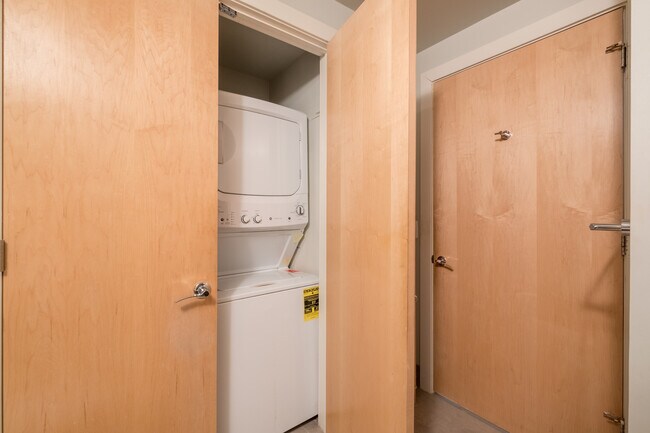 Building Photo - 1133 14th St NW