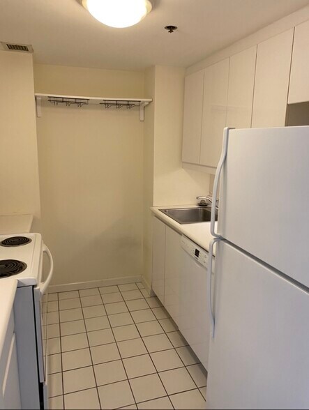 Building Photo - 170 Tremont St