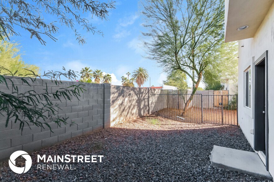 Building Photo - 2000 N 36th St