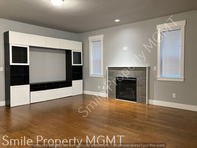 Building Photo - A nice house with 5 beds rooms and 3 baths.