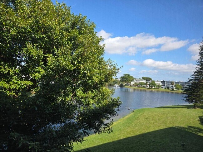 Building Photo - 3028 Harwood D