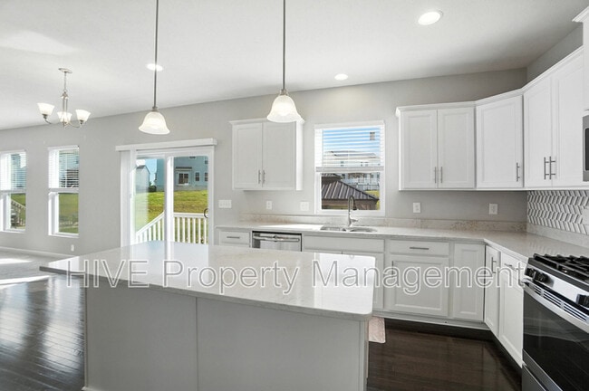Building Photo - 6888 Lady Abigail Dr