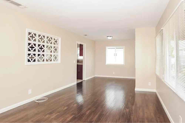 Building Photo - 11630 Kittridge St