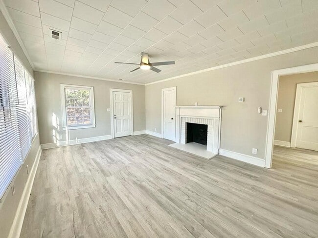 Building Photo - 1827 McLean Rd