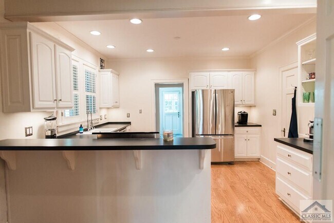 Building Photo - 285 Hampton Ct