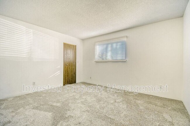 Building Photo - 370 Zang St