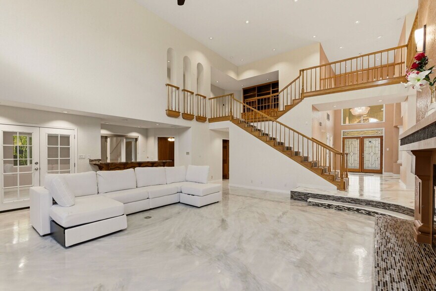 Building Photo - 9706 Tanoan Dr NE