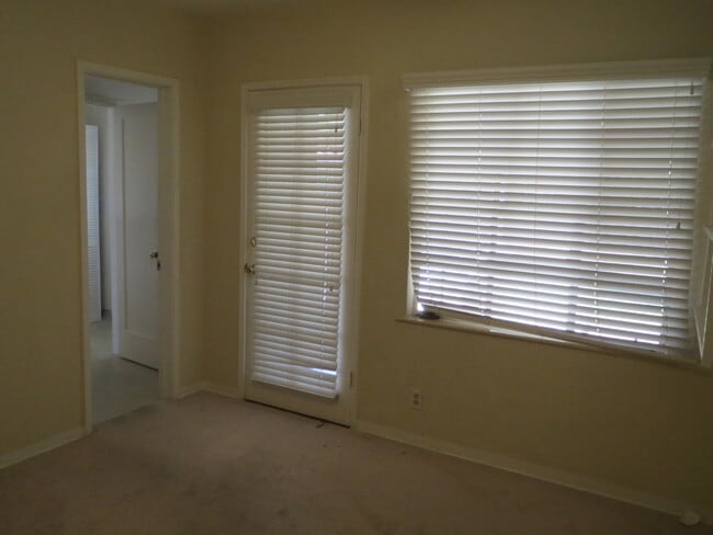 Building Photo - Cute Fresno High home, hardwood floors & more!