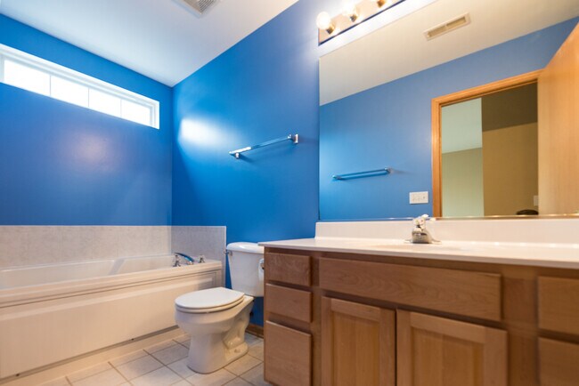 Building Photo - 309 Abington Woods Dr